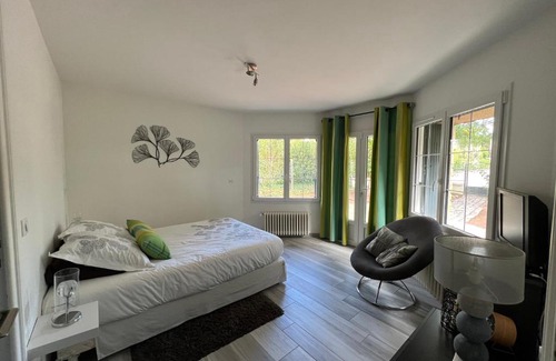 Chanas House | Guest Rated 8.7/10 at Chambre privée Chiberta