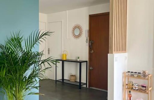Leon Blum - Bon Coin House | Cozy Private Room in Shared Apartment - 9/10 Guest Rating