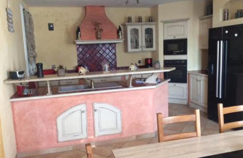 Roissy-en-France House | Central Private Room with Family-Friendly Amenities