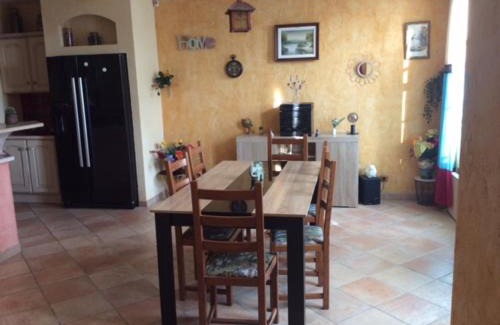 Roissy-en-France House | Central Private Room with Family-Friendly Amenities