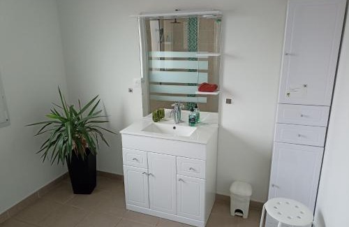 Bouffere House | Cozy Private Room with Kitchen - Rated 9/10 by Guests