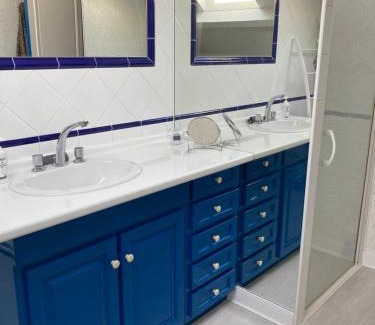 Rumilly-les-Vaudes House | Inviting Private Room with Child-Friendly Amenities