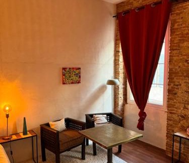 Lavaur Apartment | Cozy Private Room in Historic City Center for Families