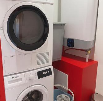 Amiens Bed & Breakfast | Budget-Friendly La chambre turquoise: Family Welcome Awaits