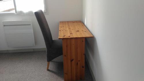 Claye-Souilly House | Cozy Room with Private Bath in Central Claye City