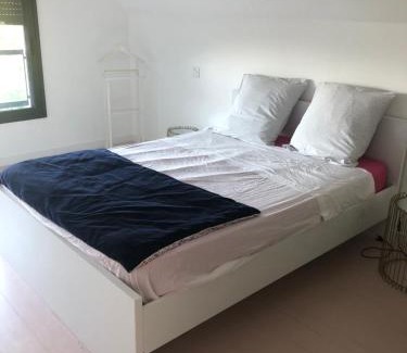 Arradon House | Beachside Room: Guest Rated 10/10 for Your Perfect Stay
