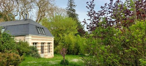 Besse-sur-Braye Bed & Breakfast | Experience the Charm of Domaine de La Gavolerie with Pool