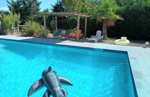 Rognes Bed & Breakfast | Cozy Room Near Piano Festival with Pool Access & Ocean Views