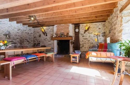 Bouvron Bed & Breakfast | Rustic Room with King Bed, Breakfast & Child-Friendly Amenities