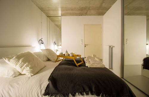 Carmes Apartment | Garden View Room - Family-Friendly with Kitchen Access