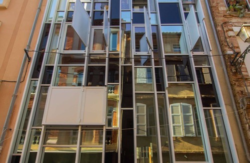 Carmes Apartment | Garden View Room - Family-Friendly with Kitchen Access