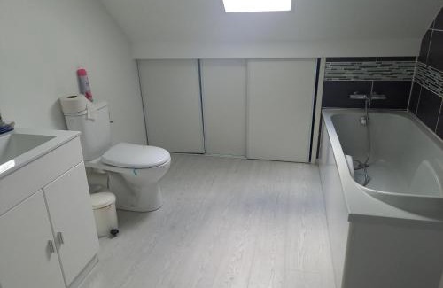 Montfort-le-Gesnois House | Family-Friendly Room with Ample Space for Your Stay