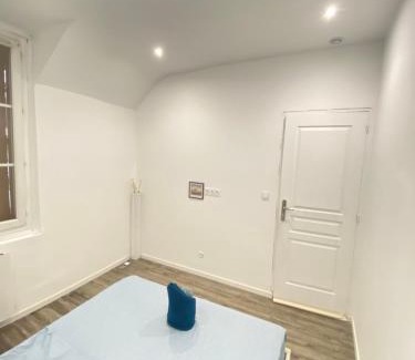Beauvais House | Elegant Family Retreat with Hot Tub Access