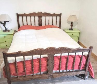 Langon Apartment | Pet-Friendly Studio Retreat in Langon with Shared Terrace