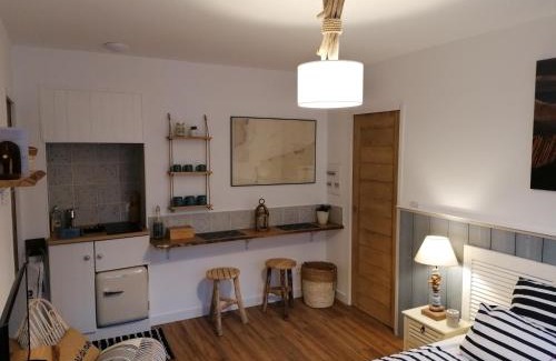 Sangatte Bed & Breakfast | Oceanfront Studio Les Deux Vagues - Rated 9.4/10 by Guests