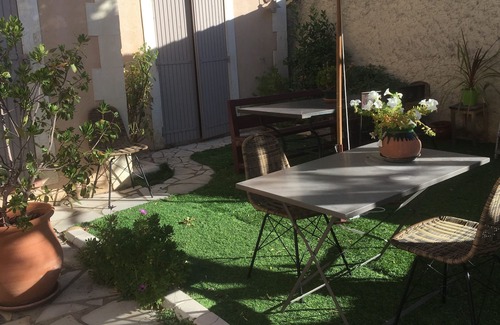 Jonquerettes Bed & Breakfast | Chambre Tramontane: Family-Friendly Retreat Near Avignon