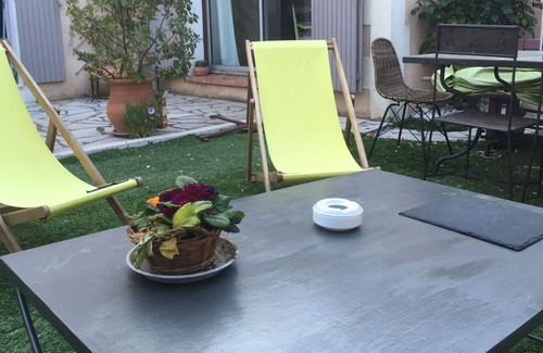 Jonquerettes Bed & Breakfast | Chambre Tramontane: Family-Friendly Retreat Near Avignon