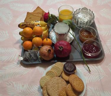 Moifond House | Calm Airport View Room with Pool and Family-Friendly Amenities