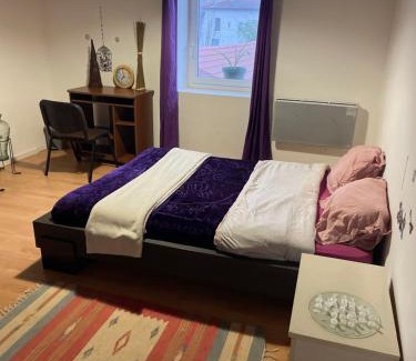 Moifond House | Calm Airport View Room with Pool and Family-Friendly Amenities