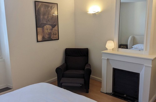 Le Thor Bed & Breakfast | Chambre Voltaire, terrace on the banks of the Sorgue