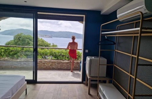 Ile du Levant Bed & Breakfast | Ocean View Room: Ideal for Families and Travelers