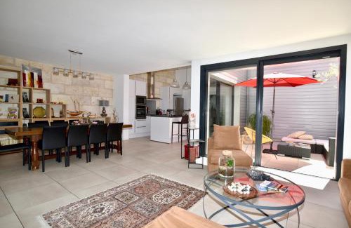 Bastide Bed & Breakfast | Family-Friendly Retreat at Chambres à Bord'O - Rated 9.4/10