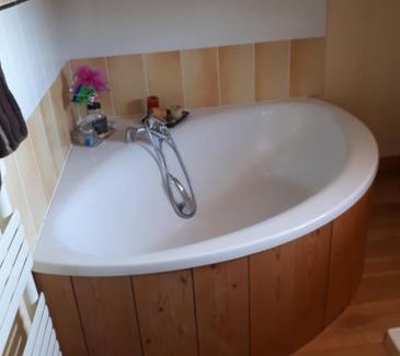 Sallanches Bed & Breakfast | Relaxing Retreat at RUE DU DOCTEUR LAFFIN with Hot Tub