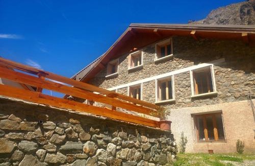 La Grave Bed & Breakfast | Discover Comfort at Chambres au CampdeBase