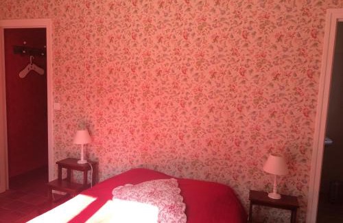 Noisy-sur-Ecole Bed & Breakfast | Cozy Rooms in the Heart of Massif des Trois Pignons