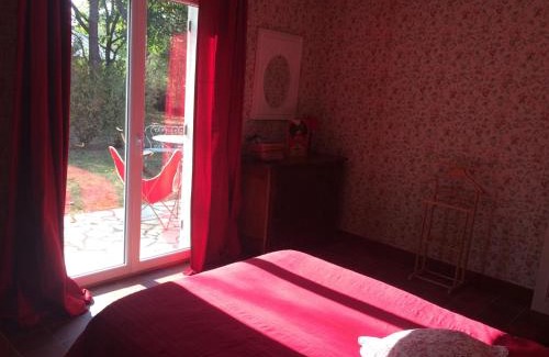 Noisy-sur-Ecole Bed & Breakfast | Cozy Rooms in the Heart of Massif des Trois Pignons
