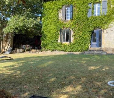Couloume-Mondebat Bed & Breakfast | Family-Friendly Retreat at Chambres BB A Coste