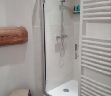 Frasne-les-Meulieres House | Cozy Chambres chez l Habitants with Family-Friendly Amenities