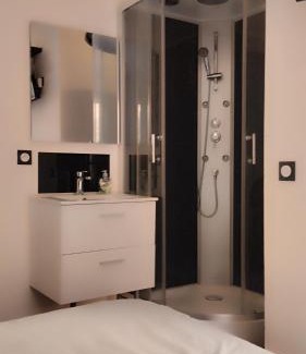 Chavanoz House | Cozy Retreat for Peaceful Stays - Rated 8.5/10 by Guests