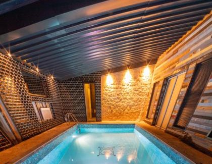 Bruyeres-et-Montberault Bed & Breakfast | Oceanfront Retreat at Chambres d'Hotes Lorengrain - 9.1/10
