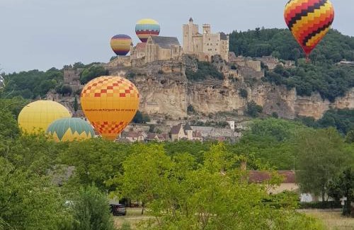 Castelnaud-la-Chapelle Bed & Breakfast | Chambres d'hôtes BELLE-VUE -Vue sur château