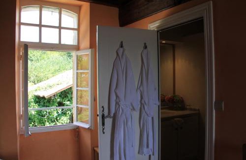 Saint-Antoine-de-Breuilh Bed & Breakfast | Experience Oceanfront Bliss at La Bastide des Trémières
