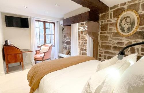Saint-Jean-Pied-de-Port Bed & Breakfast | Oceanfront Retreat at Chambres d'Hôtes Maison E.Bernat