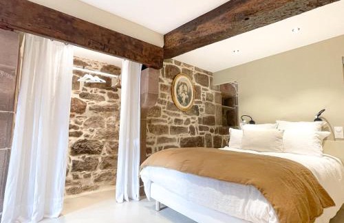 Saint-Jean-Pied-de-Port Bed & Breakfast | Oceanfront Retreat at Chambres d'Hôtes Maison E.Bernat