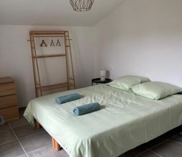 Vieux-Boucau-les-Bains Bed & Breakfast | Pet-Friendly Retreat at Chambre d'hôtes du Lac - 9.6/10