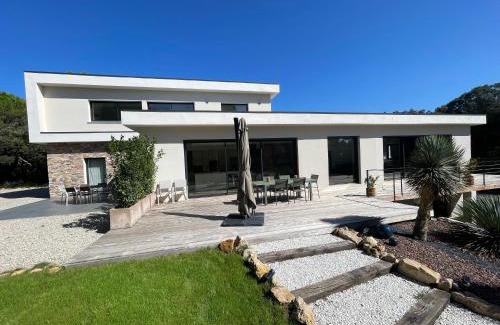 Montferrier-sur-Lez Bed & Breakfast | Exceptional Maison des Romarins with Pool & Family Amenities