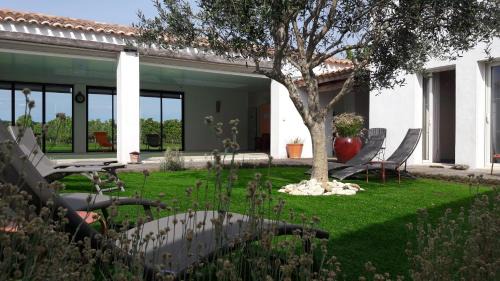 Saint-Pierre-d'Oleron House | Discover Les Sarments: Guest Rated 9.3 with Pool Access