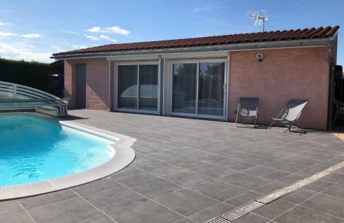 Montmerle-sur-Saone Bed & Breakfast | Relax at B&B Chez Florence - Oceanfront Rooms & Pool