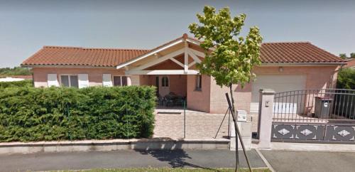 Montmerle-sur-Saone Bed & Breakfast | Relax at B&B Chez Florence - Oceanfront Rooms & Pool