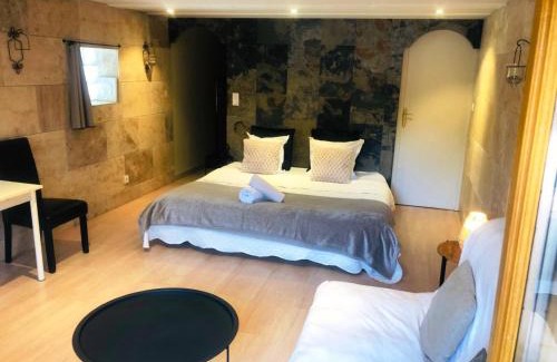 Chenove Bed & Breakfast | Relaxing Retreat at Chambres d'Hôte Dijon Clair de Lune