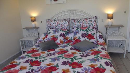 Bagneres-de-Bigorre Bed & Breakfast | Chambres d'Hôtes Le Belvédère: Oceanfront Bliss Awaits