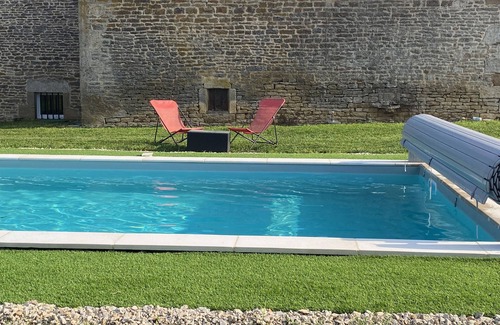 Le Val-d'Esnoms House | Authentic Guest Rooms with Pool and Family-Friendly Amenities