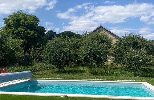 Le Val-d'Esnoms House | Authentic Guest Rooms with Pool and Family-Friendly Amenities
