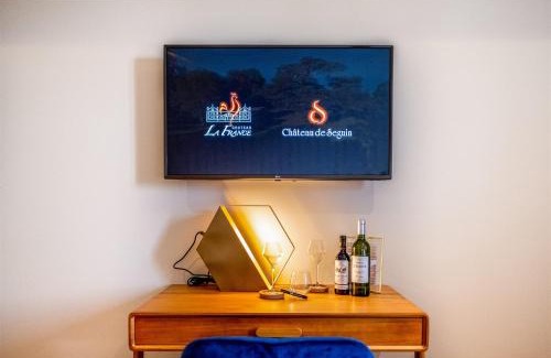 Lignan-de-Bordeaux Bed & Breakfast | Elegant Stay at Château de Seguin with Child-Friendly Amenities