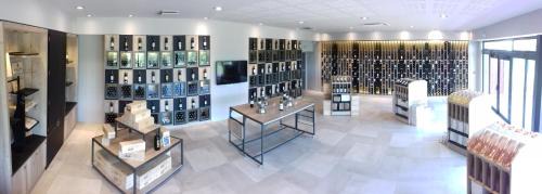 Lignan-de-Bordeaux Bed & Breakfast | Elegant Stay at Château de Seguin with Child-Friendly Amenities