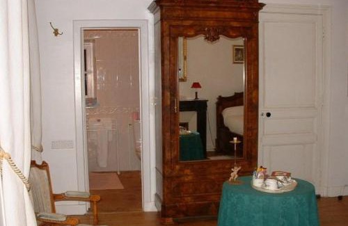 Montfort-le-Gesnois Bed & Breakfast | Child-Friendly Comfort at Chambres d'hôtes Le Pont Romain